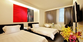 The White Hotel 8a Thai Van Lung