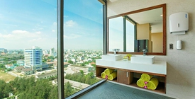 Yarra Ocean Suites Danang