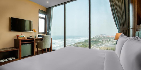 Yarra Ocean Suites Danang